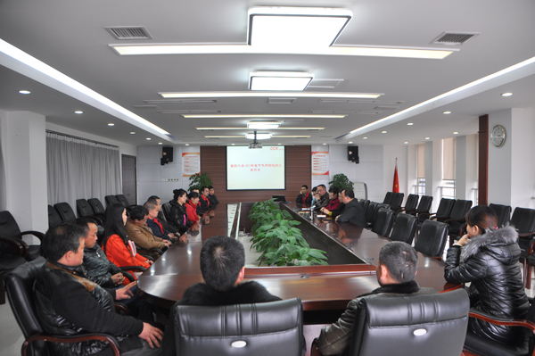 集團(tuán)黨委、工會(huì)召開2015年春節(jié)困難職工慰問座談會(huì)